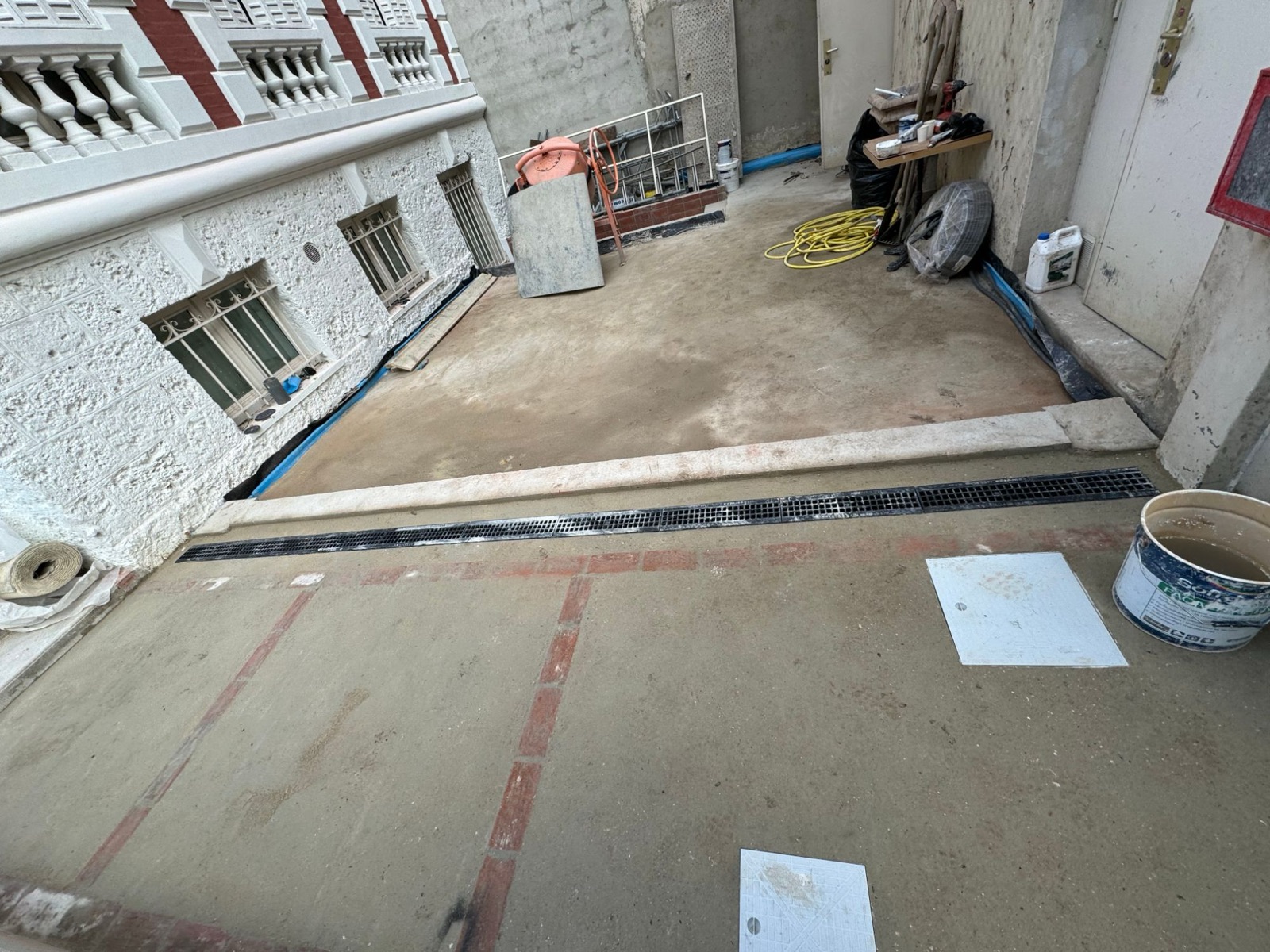 Membrane d’étanchéité posée en pied de mur