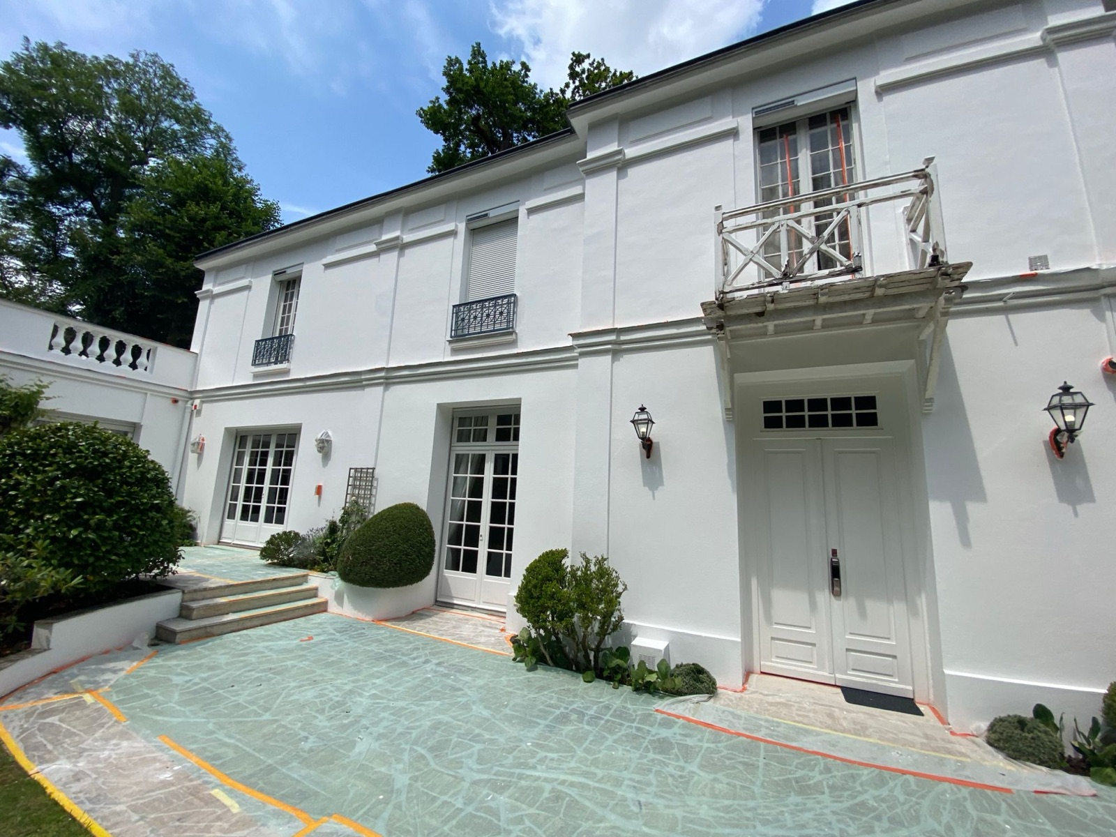 Façade sur cour pendant les travaux