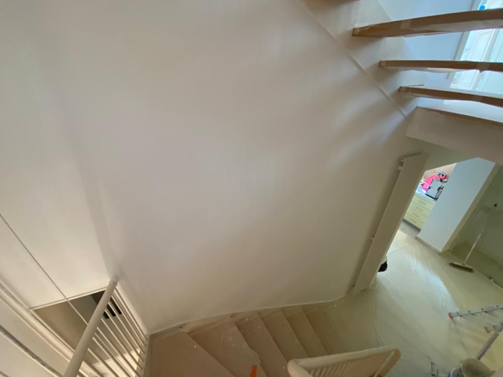 Cage d’escalier repeinte