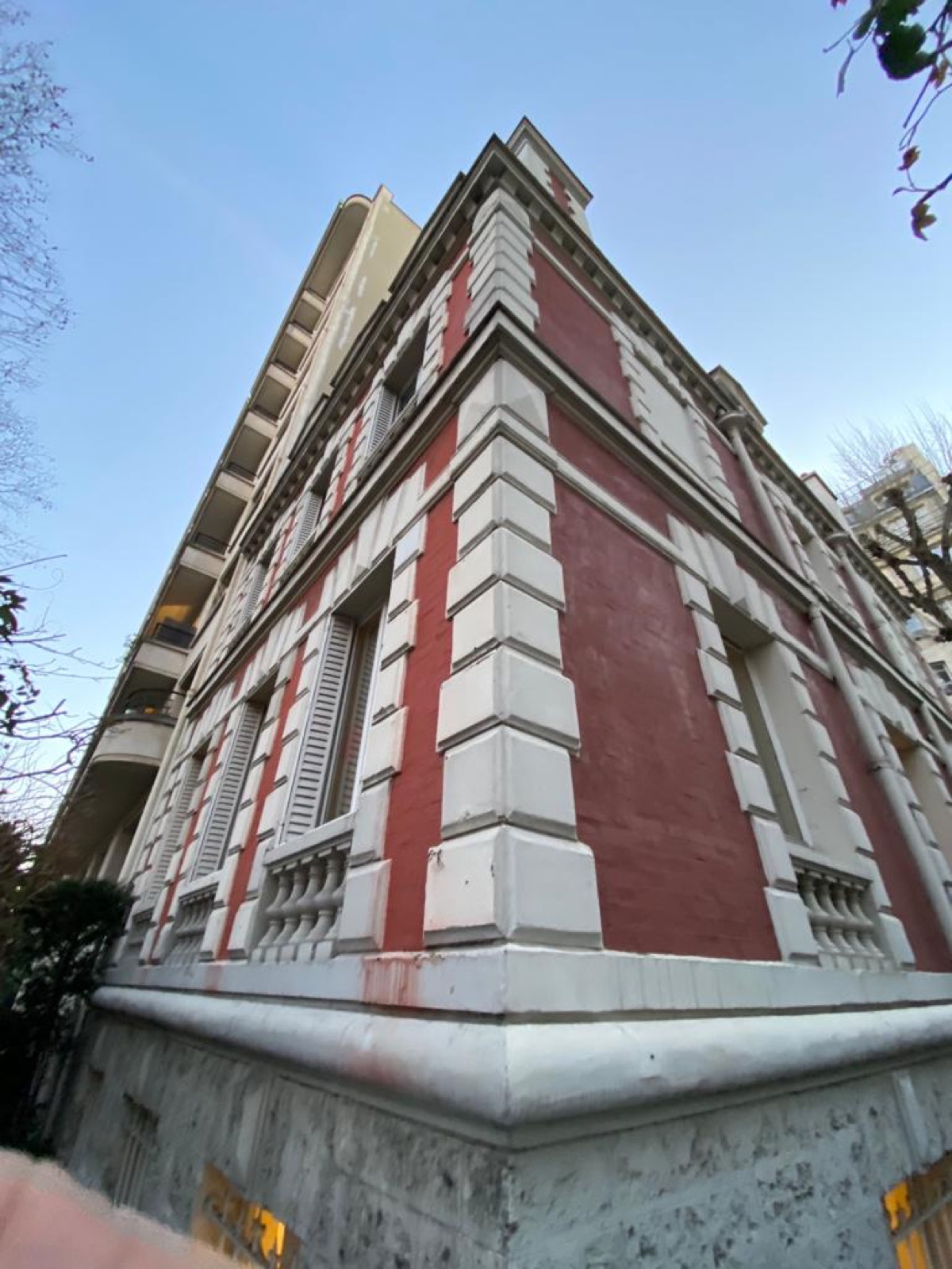 Immeuble en brique et pierre, Paris 16e